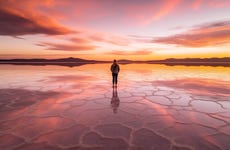 Excursión privada al salar de Uyuni al amanecer