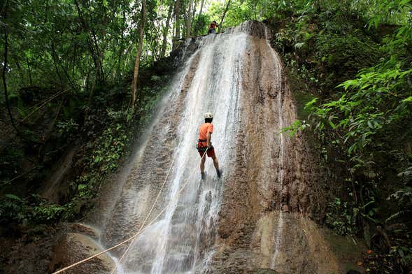 Água Fría Waterfall Rappelling