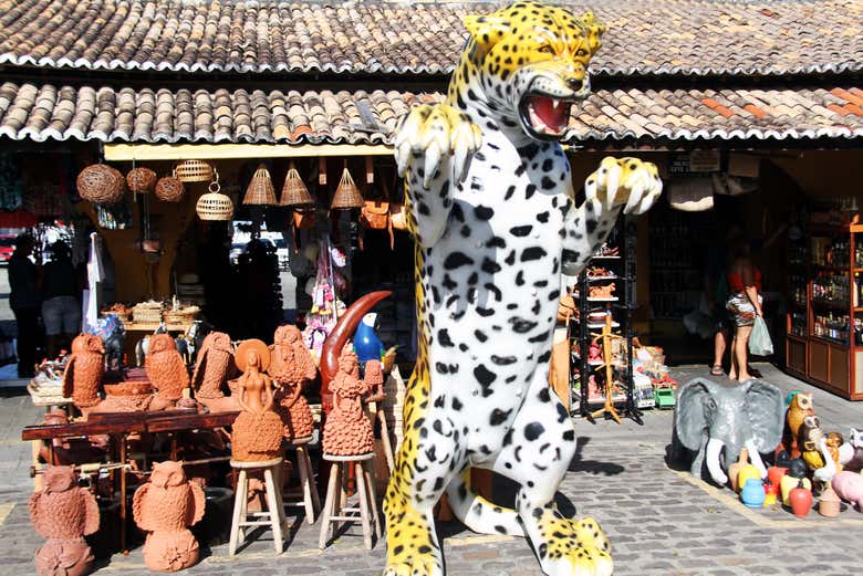 Visitando un mercado de artesanía en Aracaju