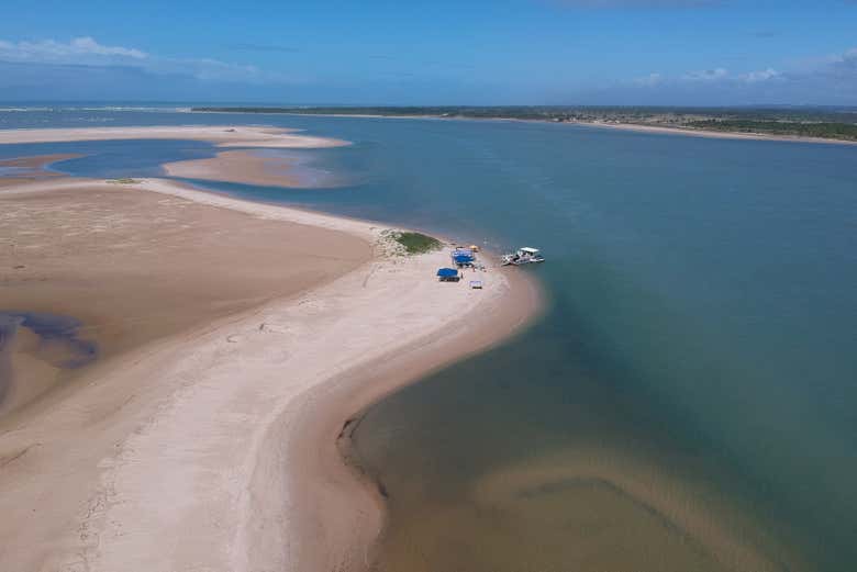 Ilha dos Namorados, at the mouth of the Vaza-Barris River