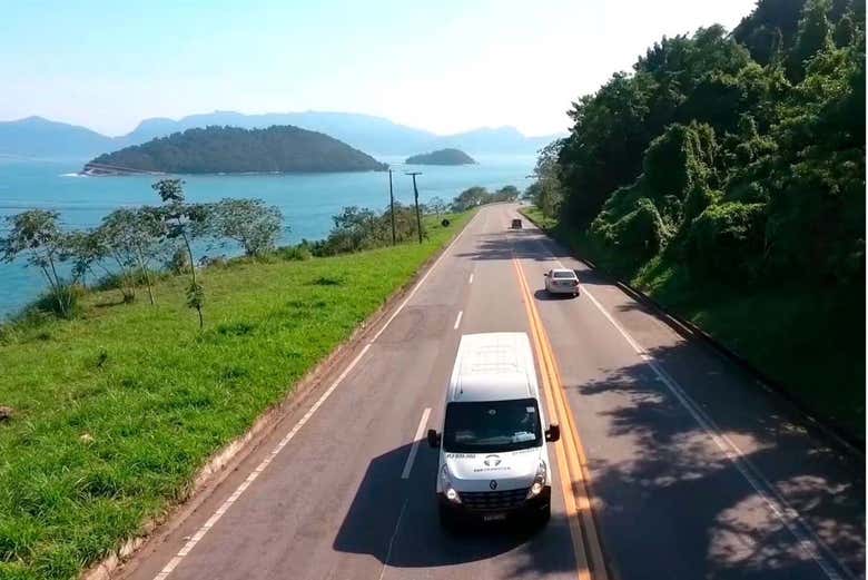 A van que nos levará a Angra dos Reis 