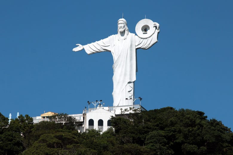 Presépio com peças em tamanho natural é aberto para visitação no Cristo Rei