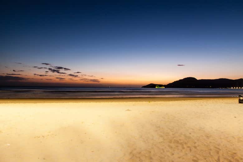 Praia de Balneário Camboriú à noite