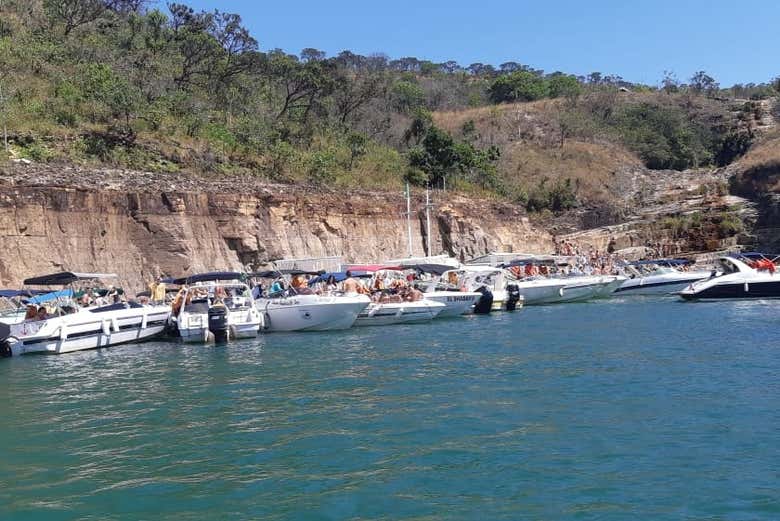 Lanchas no lago de Furnas