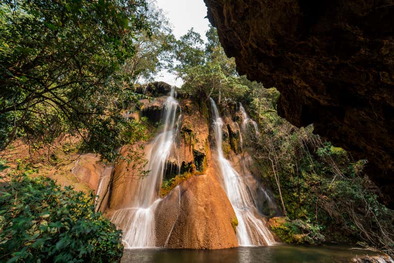 Contemplating the waterfalls of the Mimoso river