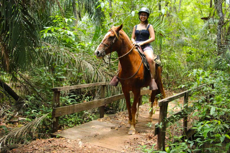 Cabalgando por la ribera del río Formoso