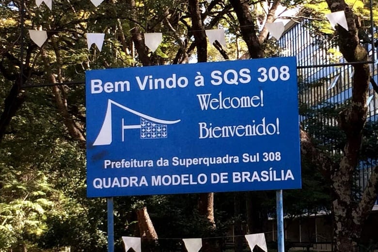 Placa de Jardim: Bem-vindo, Welcome, Bienvenido