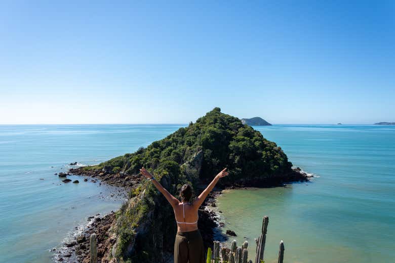 Disfrutando de la ruta de senderismo por Ponta do Pai Vitório