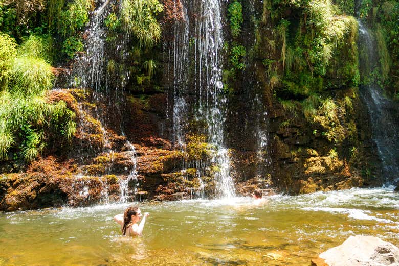 Desfrutando do banho no rio