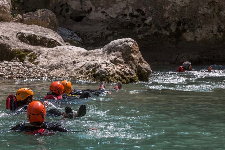 Trilha aquática na Chapada dos Veadeiros