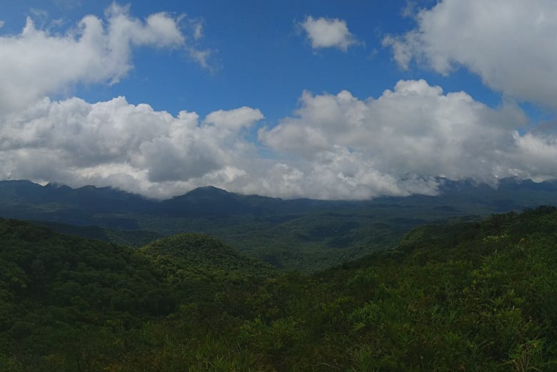 Vista panorámica desde la cima del Morro Pão de Loth