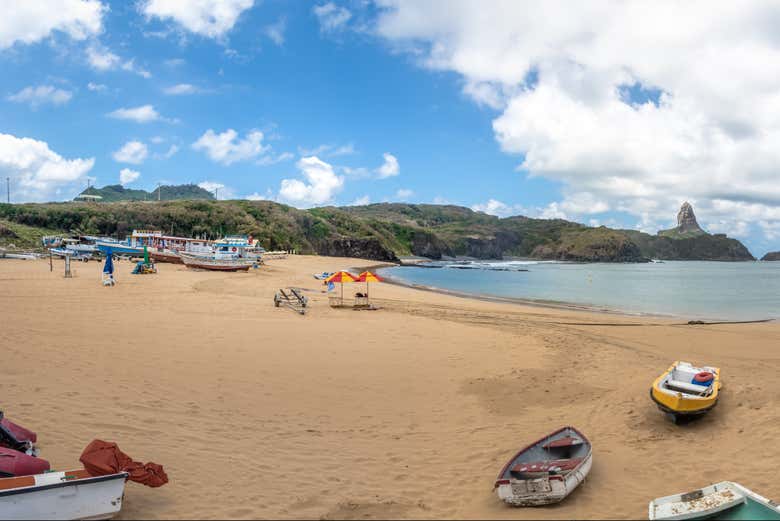 Na areia da praia, o instrutor nos dará a aula para o mergulho