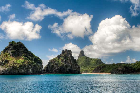 Tour de canoa havaiana por Fernando de Noronha