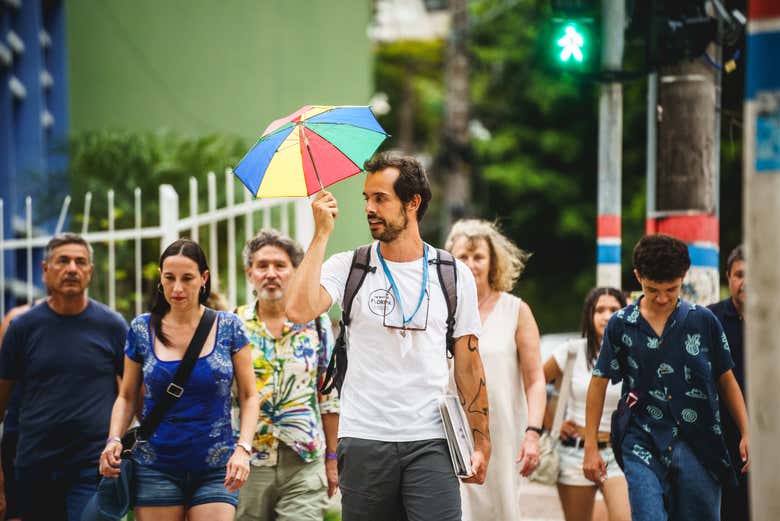 Siguiendo a guía por las calles de Florianópolis