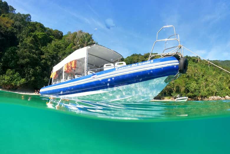 Sail from Ilha Grande by speed boat!