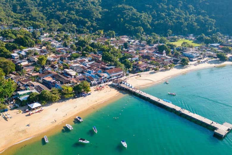 Meet at the main pier of Vila do Abraão to start your journey