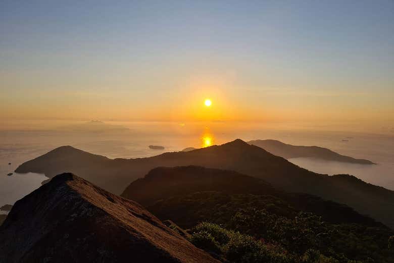 Pico Papagaio at sunrise