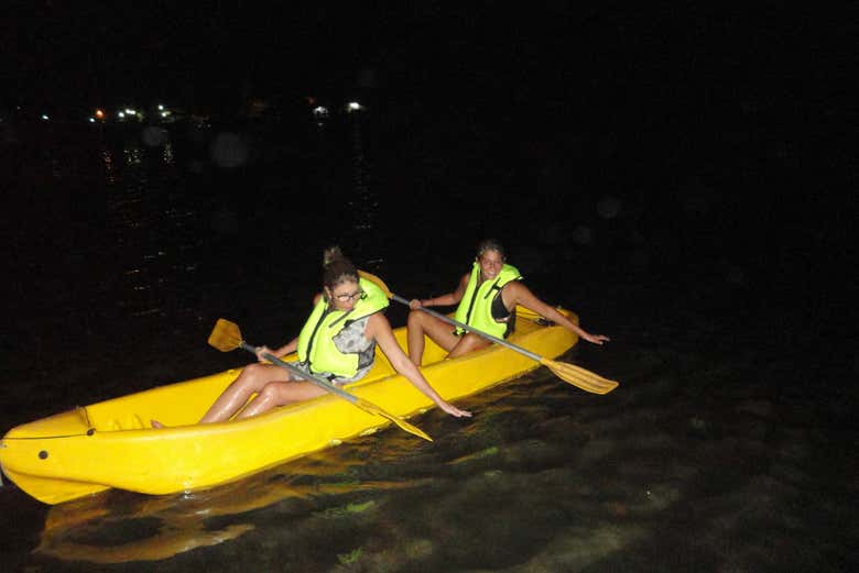 Enjoying the kayaking night-time tour