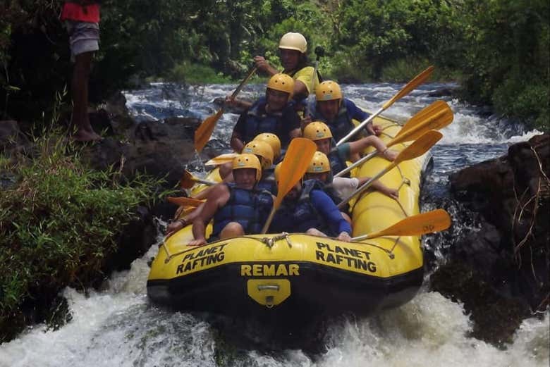 Pasando una de las caídas del río de Contas