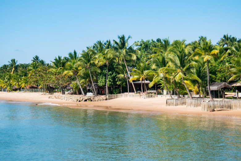 Llegando a una de las islas de la excursión