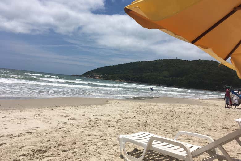 Na praia Barra da Lagoa