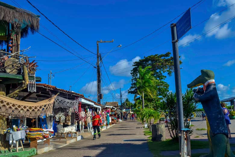 Mercado de artesanato na Praia do Jacaré