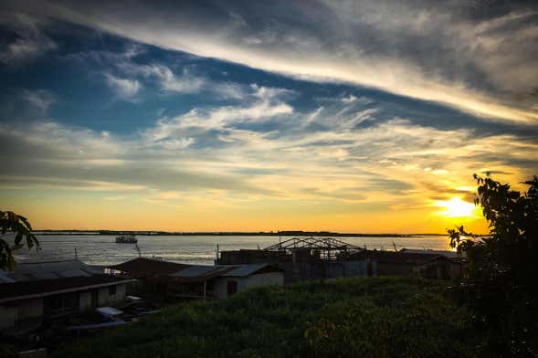 Paseo en barco al amanecer por el río Solimões