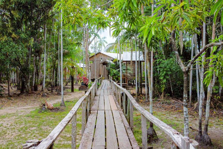 Los senderos en la comunidad de lago Acajatuba