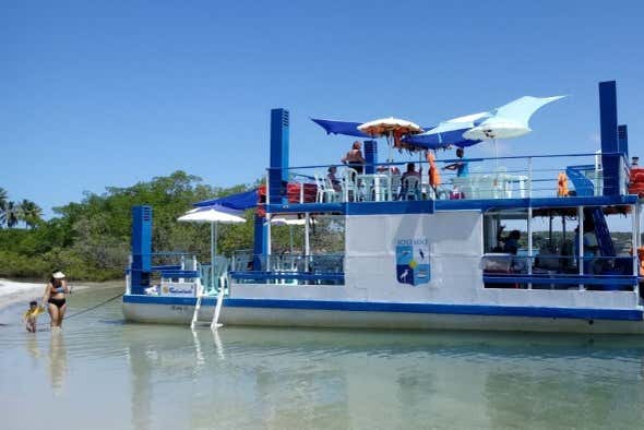 Barco para o passeio na lagoa de Guaraíras