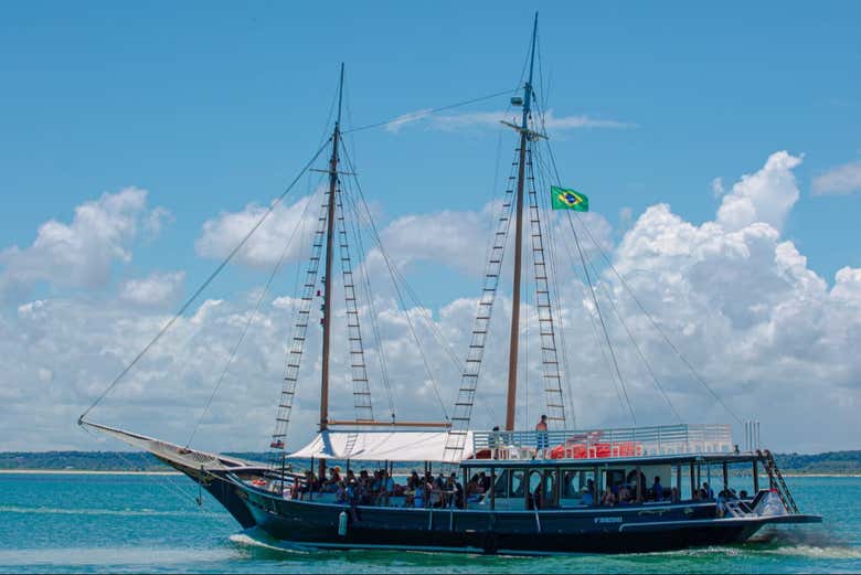 Navegaremos por Coroa Alta em um barco veleiro