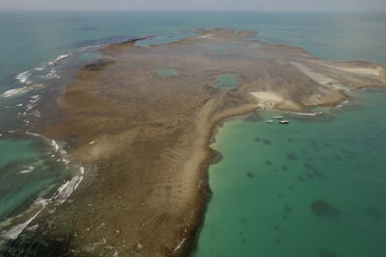 O parque Marinho do Recife de Fora visto do alto