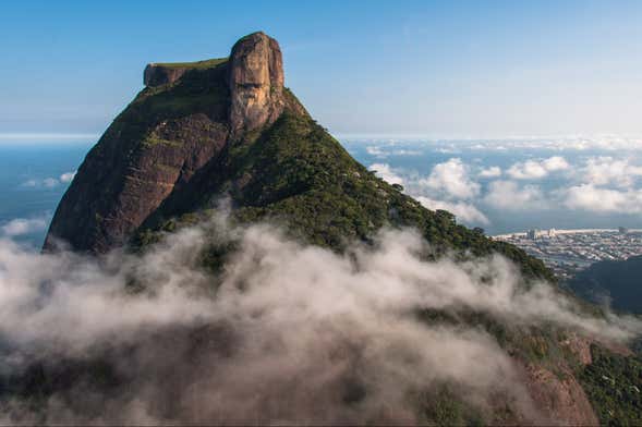 Trilha pela Pedra da Gávea