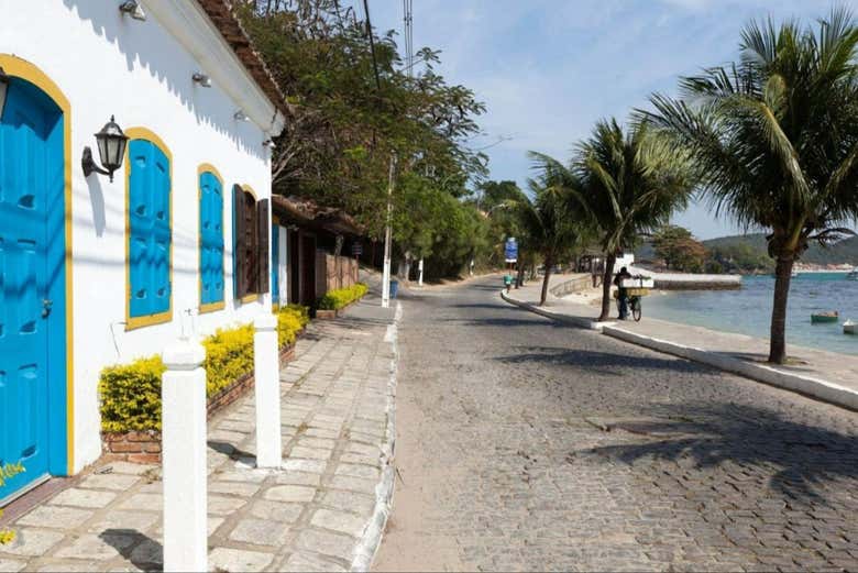 La carretera de Búzios al lado del mar