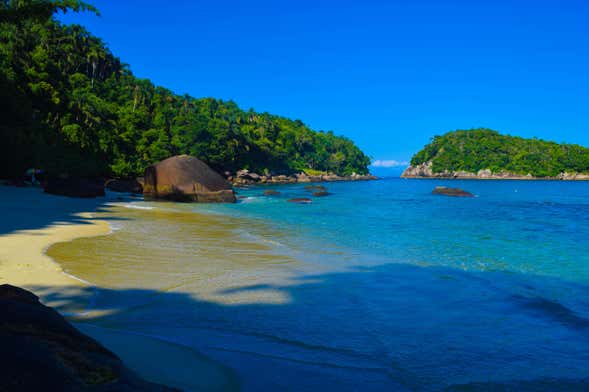 Passeio de lancha pela ilha das Couves e praia da Almada