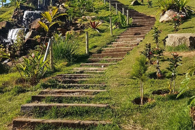 La seconda statua di buddha più grande del mondo situata a ibiracu, nello  stato di espirito santo, in brasile, luogo turistico