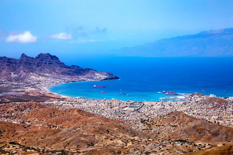 Panorâmica do Mindelo e da baía do Porto Grande