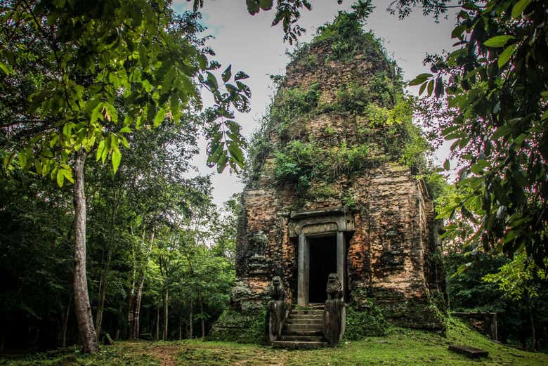 Exploring the temples of Sambor Prei Kuk