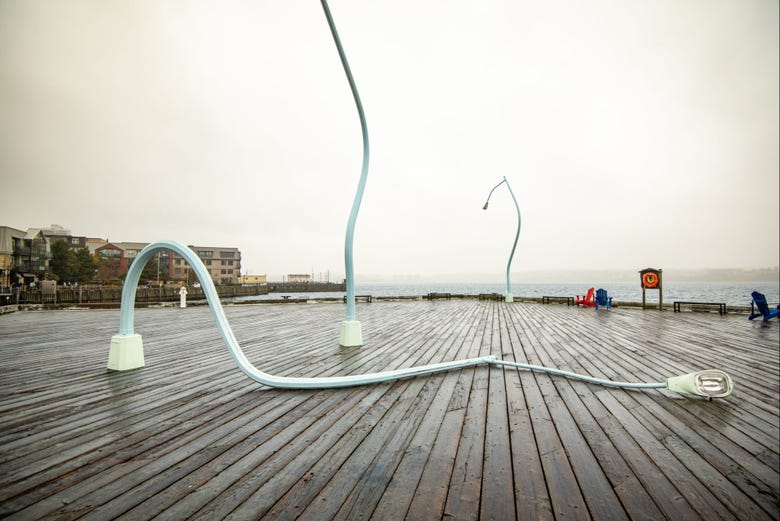 Unas esculturas de unas farolas caídas en Halifax