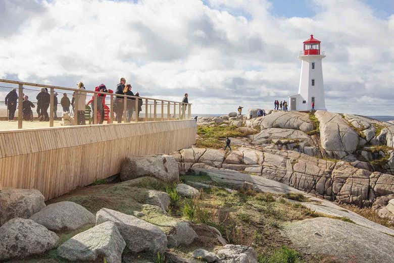 Profitez de la vue sur le phare de Peggy's Cove