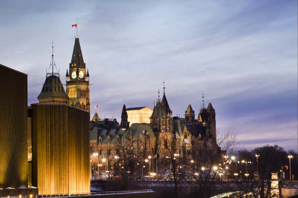 Tour nocturno por Ottawa + Crucero y espectáculo de luz y sonido