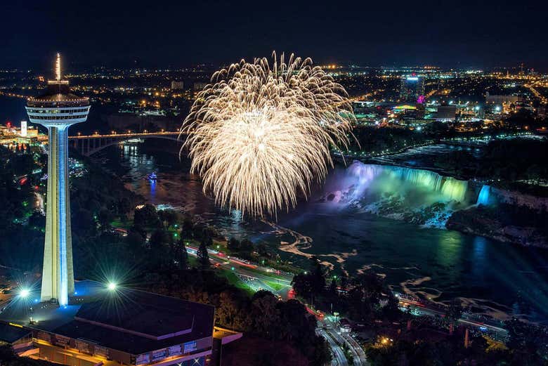 Fogos de artifício nas Cataratas do Niágara