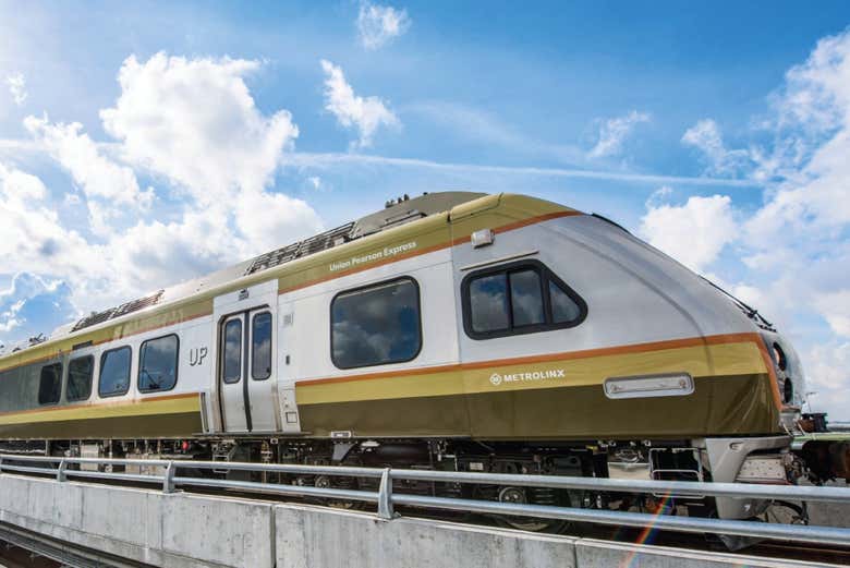 El tren UP Express conecta el aeropuerto de Pearson con Toronto