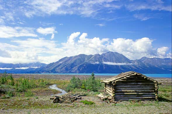 Wild Yukon & Hot Springs Tour