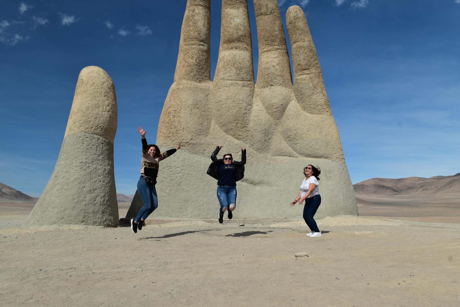 Antofagasta Guided Tour + Hand of the Desert - Civitatis.com