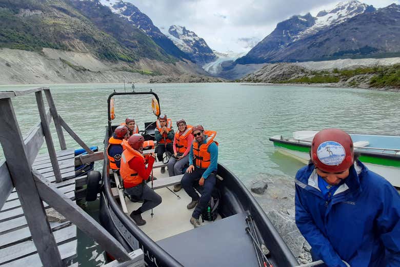 Navegaremos por el lago del glaciar Calluqueo