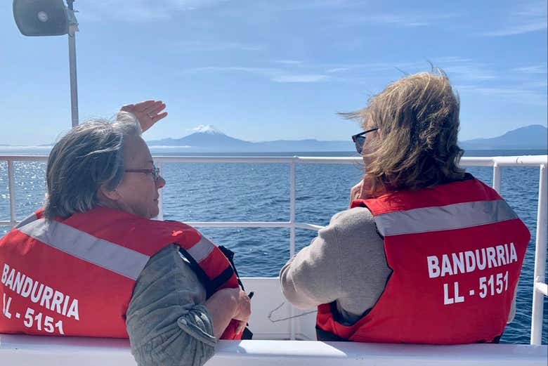 Disfrutando del paseo en barco por el lago Llanquihue