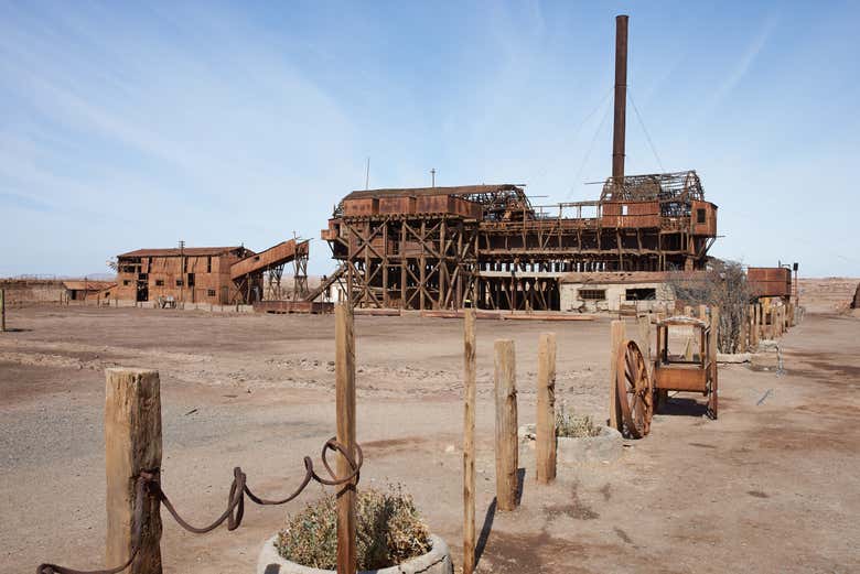 Old machinery at the Humberstone Saltpeter Works