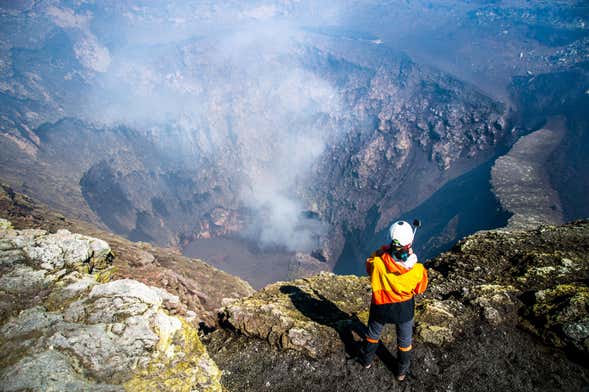 Trekking por los cráteres parásitos