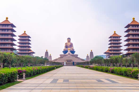 Tour privado por el templo Fo Guang Shan y parque Shoushan