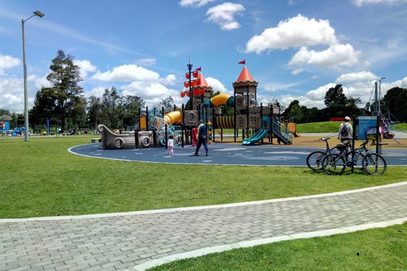 Tour por el Parque Simón Bolívar y la Biblioteca Virgilio Barco